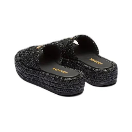 Crochet flatform slides