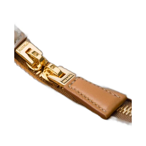 Medium leather handbag