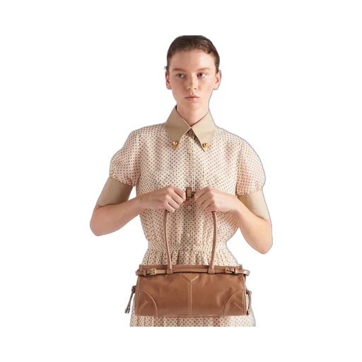 Medium leather handbag