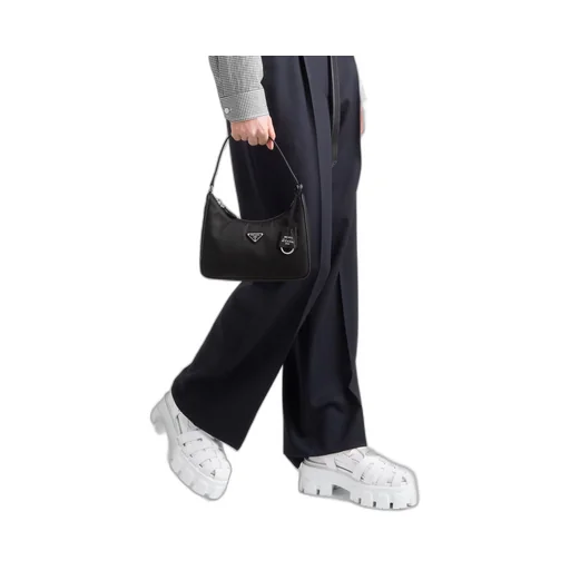Monolith foam rubber sandals