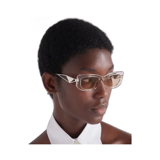 Sunglasses with triangle logo