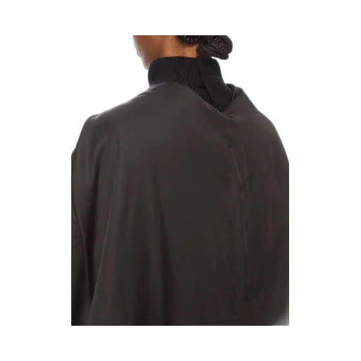Short Masto Cape