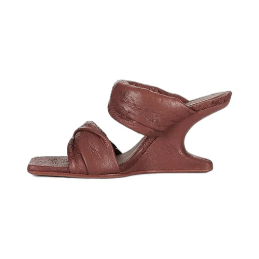 Cantilever 8 Twisted Sandal