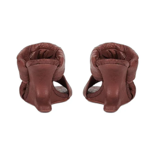 Cantilever 8 Twisted Sandal