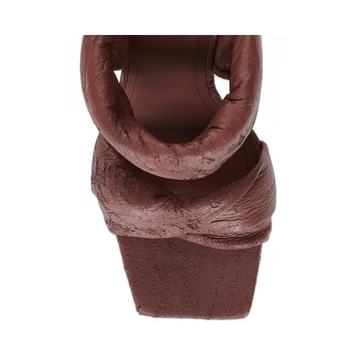 Cantilever 8 Twisted Sandal