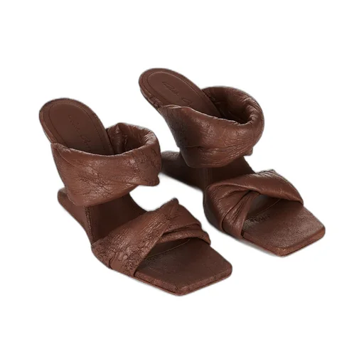 Cantilever 8 Twisted Sandal