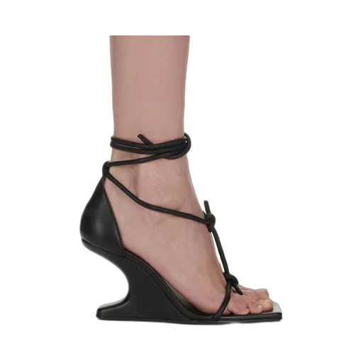 Cantilever 8 T Straps Sandal