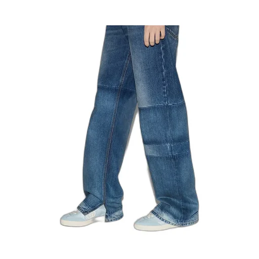 Trainer With Interlocking G