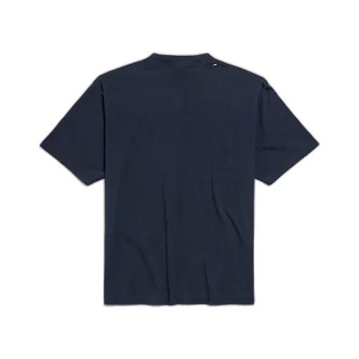 International T-Shirt Medium Fit