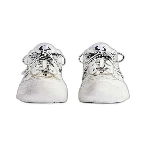 Hamptons Medium Worn-Out Sneaker