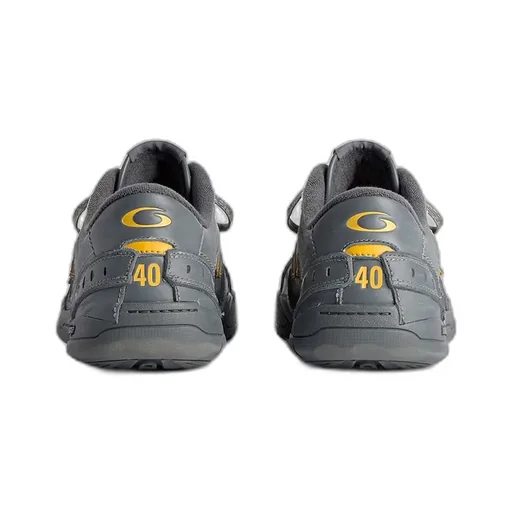 Hamptons Worn-Out Sneaker