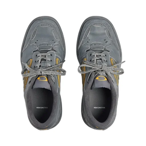 Hamptons Worn-Out Sneaker