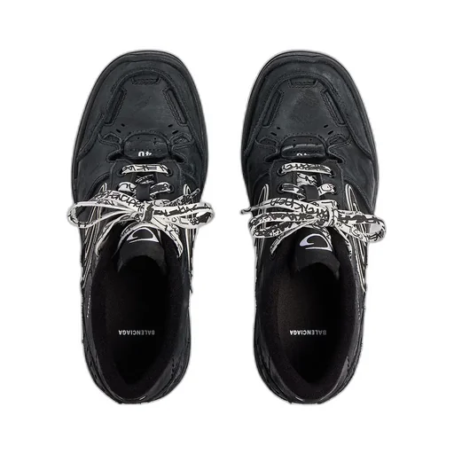 Hamptons Worn-Out Sneaker