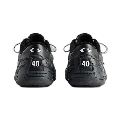 Hamptons Worn-Out Sneaker
