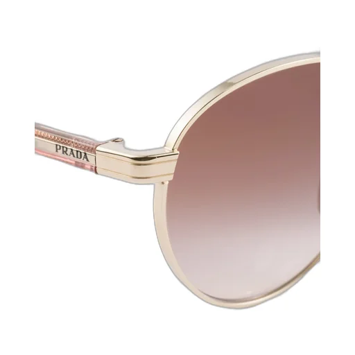 Sunglasses With The Iconic Metal Plaque