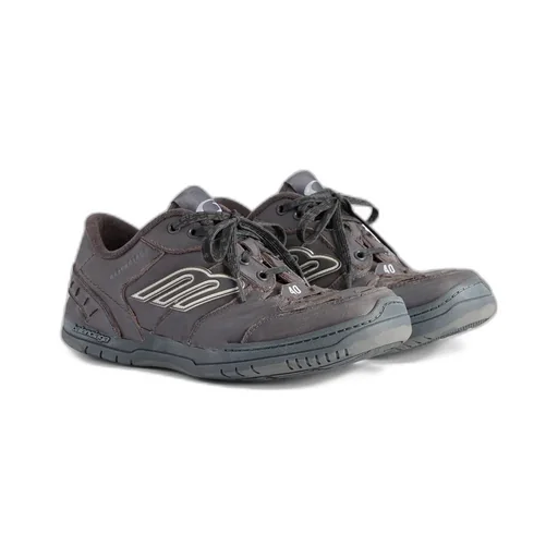 Hamptons Worn-Out Sneaker