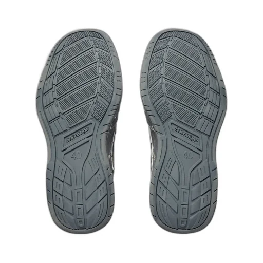 Hamptons Worn-Out Sneaker