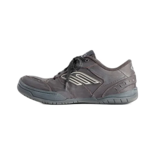 Hamptons Worn-Out Sneaker