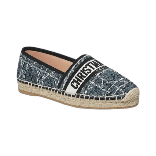 Round-Head Straw Shoes