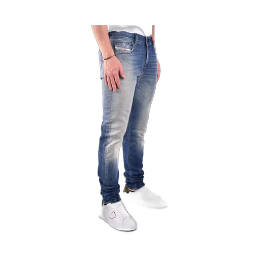 1979 Sleenker Distressed Skinny Jeans