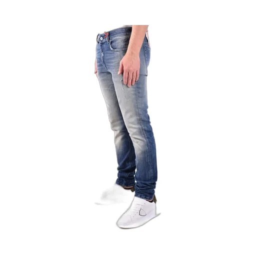 1979 Sleenker Distressed Skinny Jeans