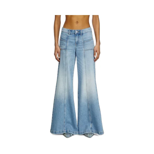 D-Akii Flared Jeans