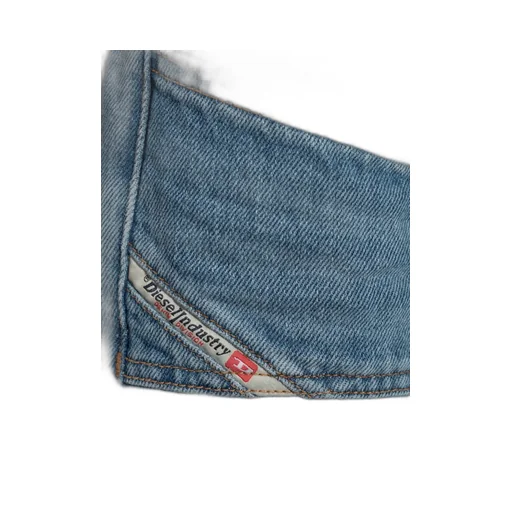 D-Akii Flare Jeans