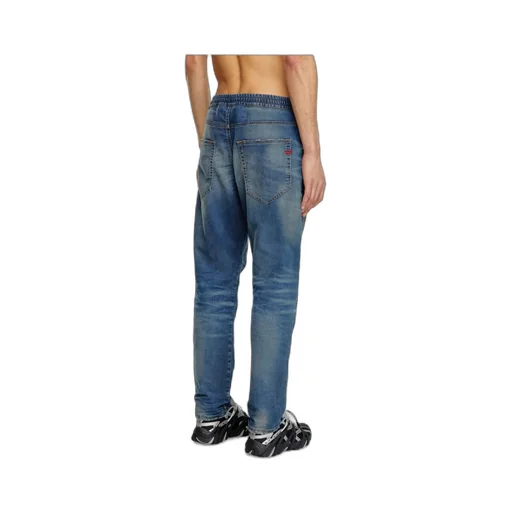Belt-Loop Jeans