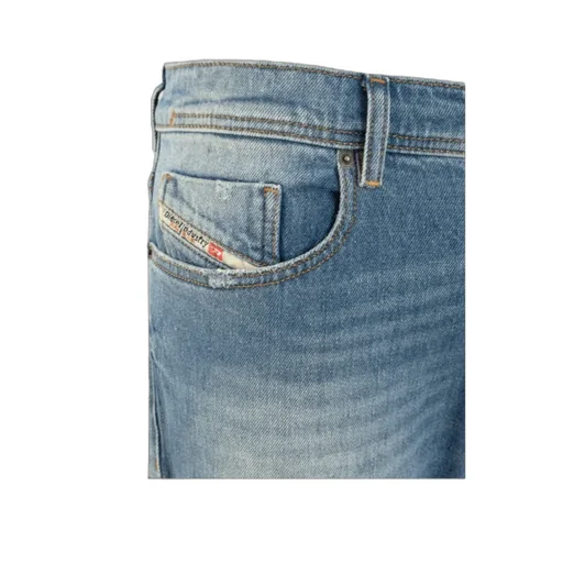 Belt-Loop Jeans
