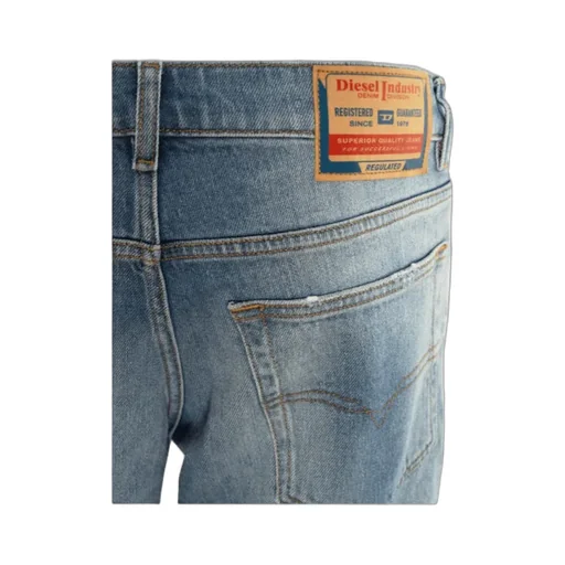 Belt-Loop Jeans