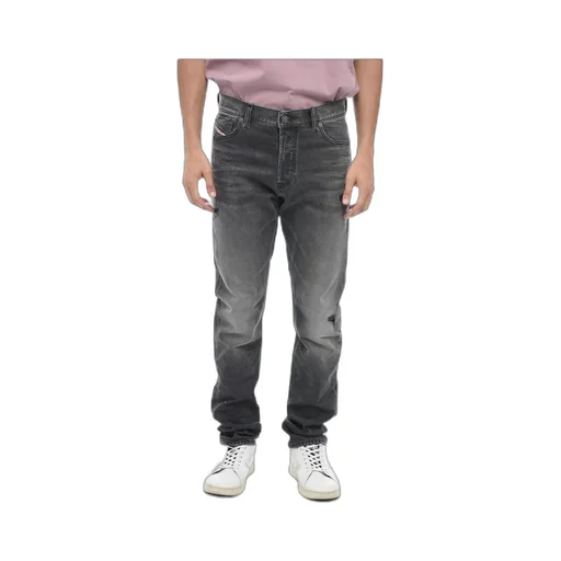 Straight Jeans