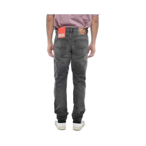 Straight Jeans