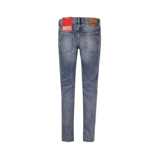 Belt-Loop Jeans