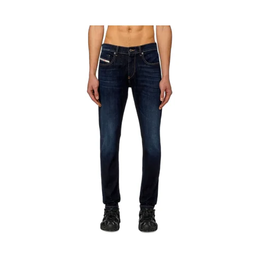 D-Strukt Straight-Leg Slim Jeans