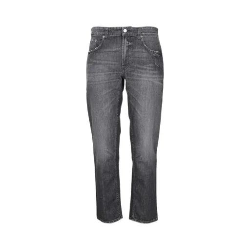 Straight-Leg Cut Jeans