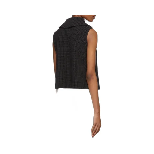 Sleeveless Knitted Pullover