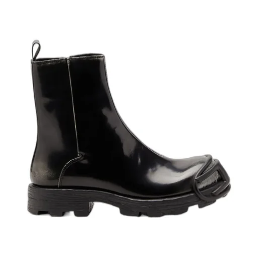 Zip-Detail Oval-Plaque Boots