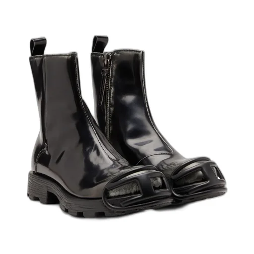 Zip-Detail Oval-Plaque Boots