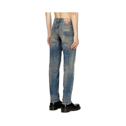 D-Finitive Distressed Regular Jeans
