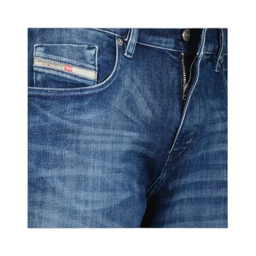 D-Strukt Straight Leg Distressed Jeans