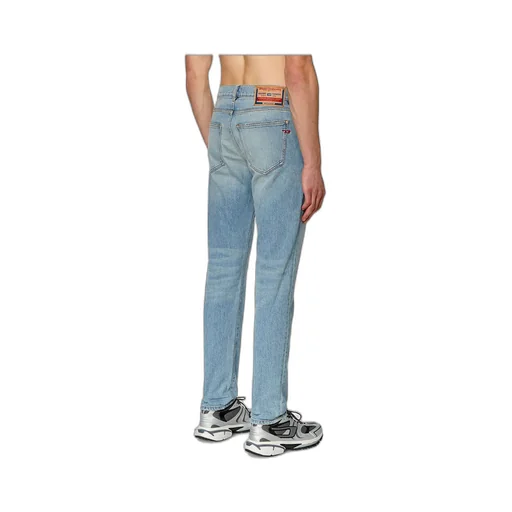 Belt-Loop Jeans