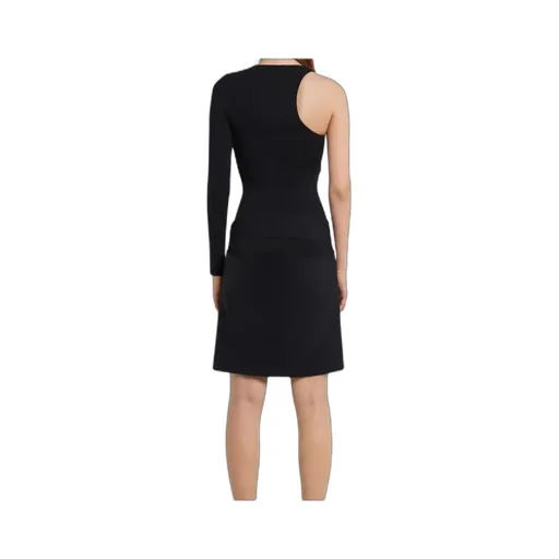 Twist-Detail Asymmetric Top