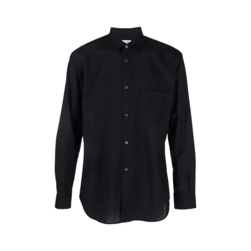 Long-Sleeved Buttoned Shirt