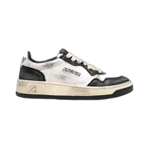 Medalist Low-Top Sneakers