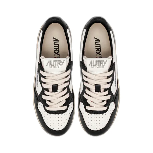 Medalis Platform Sneakers