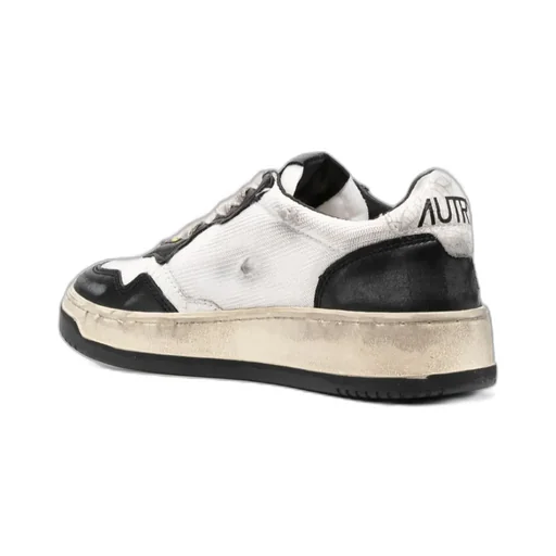 Medalist Low-Top Sneakers