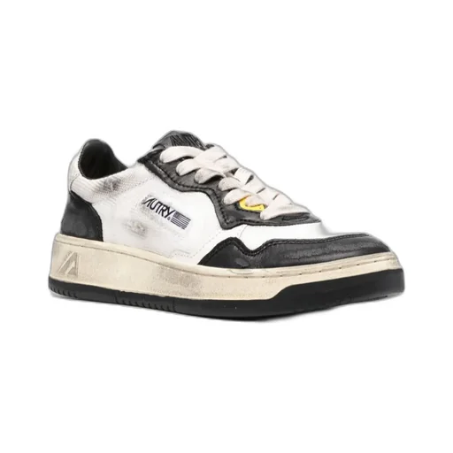 Medalist Low-Top Sneakers
