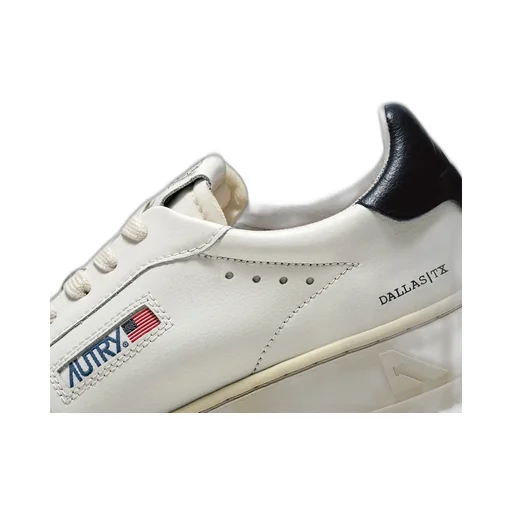 Dallas Low-Top Sneakers