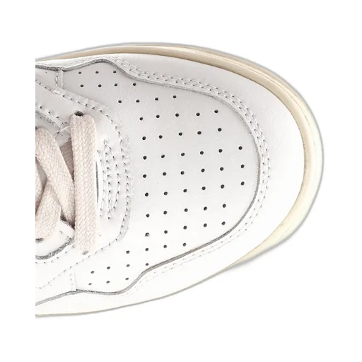 01 Round Toe Lace-Up Sneakers