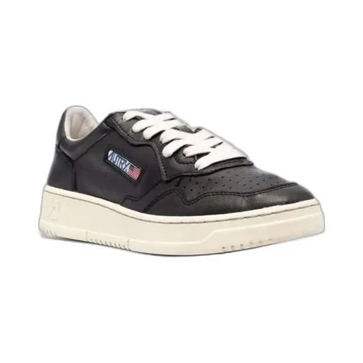 Medalist Low Top Sneakers